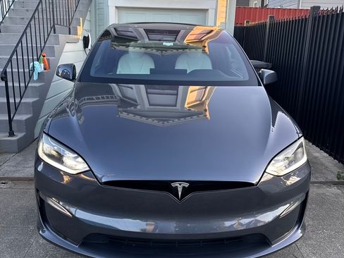 Used 2023 Tesla Model X Plaid image 1