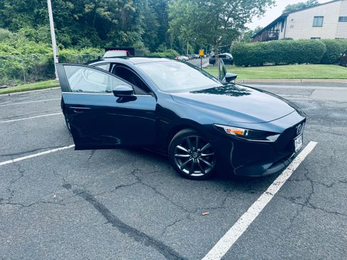 Used 2019 MAZDA MAZDA3 AWD Hatchback w/ Preferred Pkg image 4