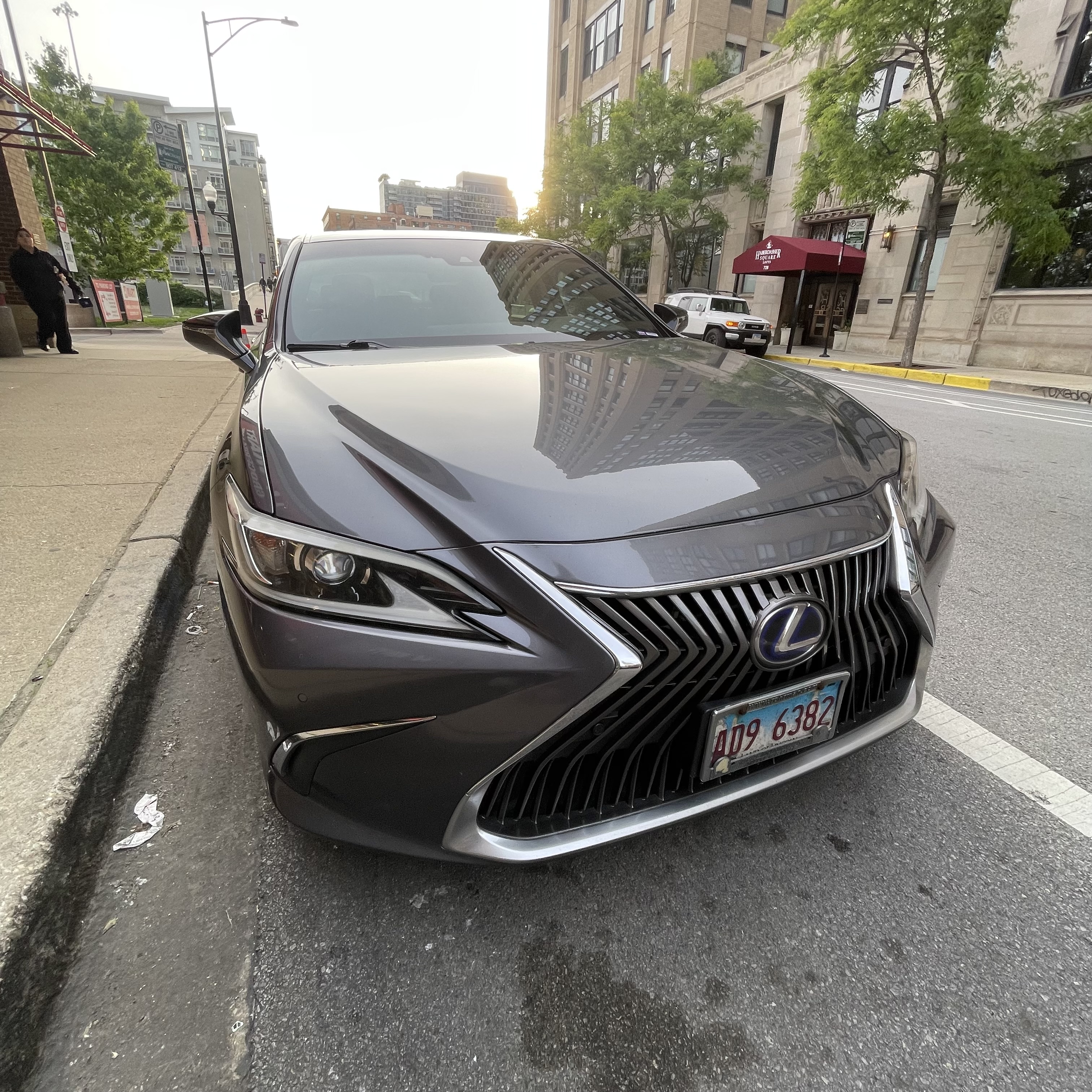 Used 2020 Lexus ES 300h w/ Premium Package FWD image 1