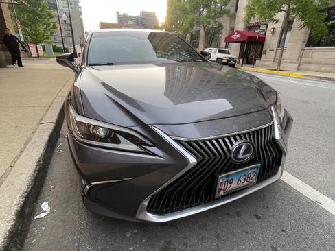 Used 2020 Lexus ES 300h w/ Premium Package FWD image 1