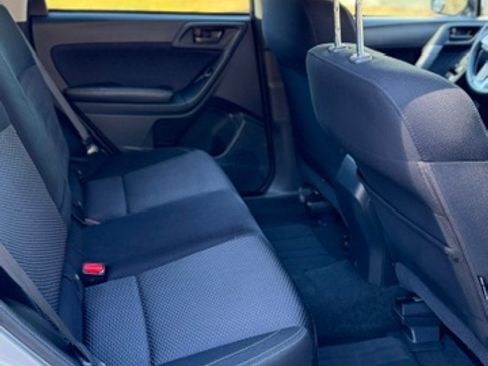 Used 2017 Subaru Forester 2.5i Premium w/ All-Weather Package image 6