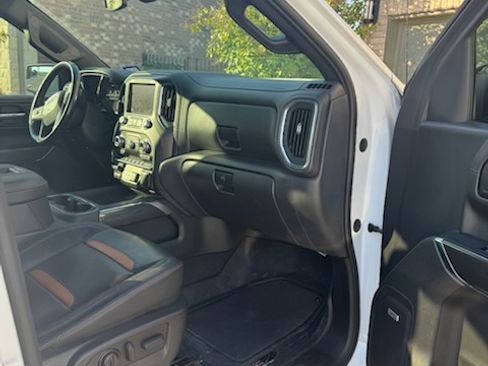 Used 2022 GMC Sierra 1500 AT4 w/ AT4 Preferred Package image 10