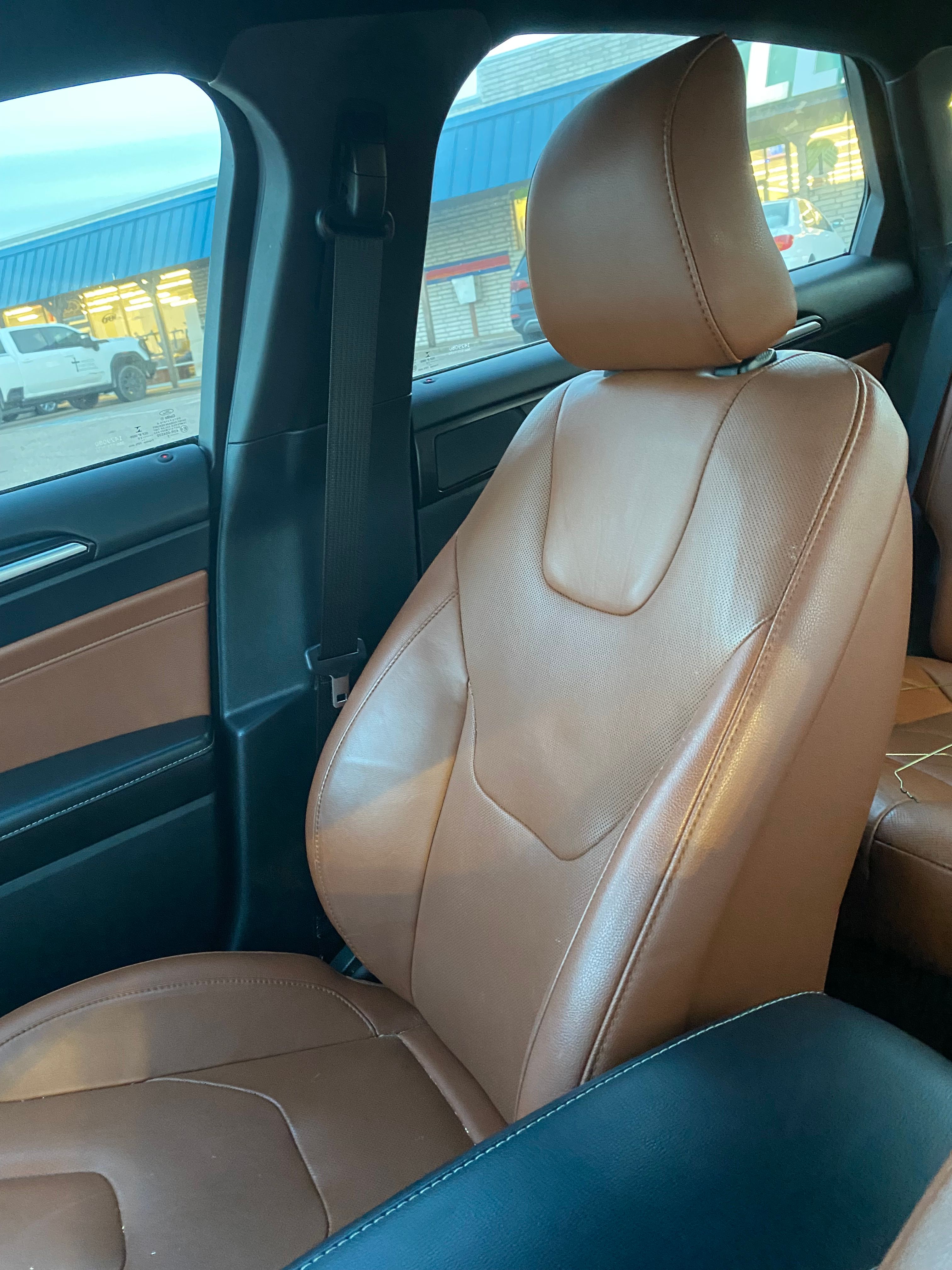 Used 2019 Ford Fusion Energi Titanium FWD image 5