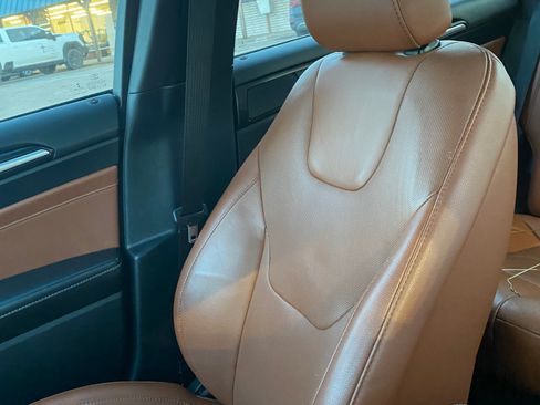 Used 2019 Ford Fusion Energi Titanium FWD image 5
