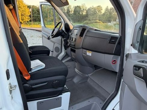 Used 2018 Mercedes-Benz Sprinter 2500 image 16