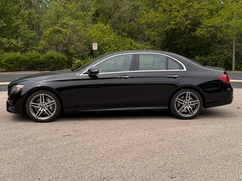 Used 2018 Mercedes-Benz E 400 4MATIC Sedan image 4