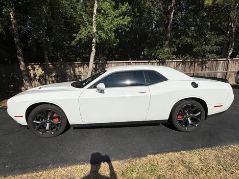 Used 2020 Dodge Challenger SXT w/ Blacktop Package RWD image 10