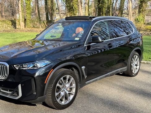 Used 2024 BMW X5 xDrive40i w/ Premium Package AWD/4WD image 1