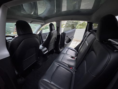 Used 2021 Tesla Model Y Long Range image 12