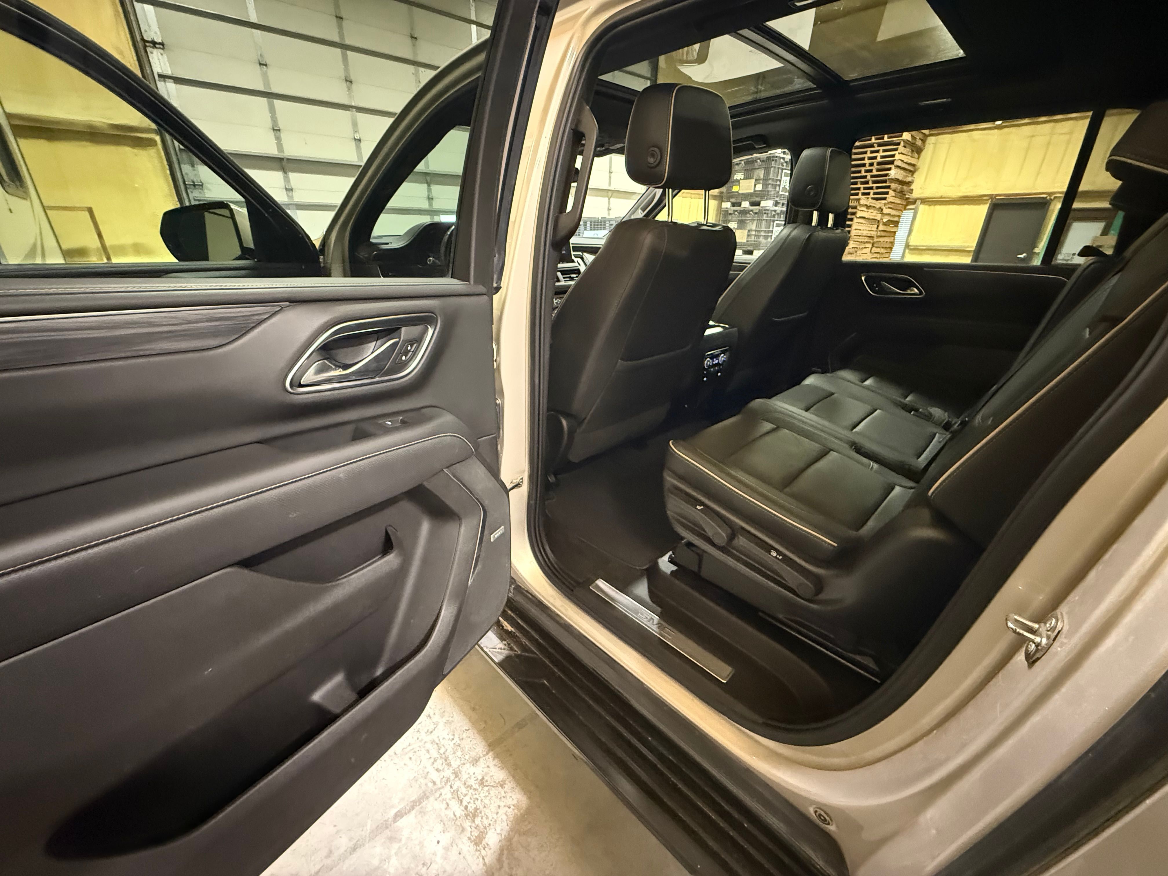 Used 2021 GMC Yukon XL SLT w/ SLT Luxury Package AWD/4WD image 19