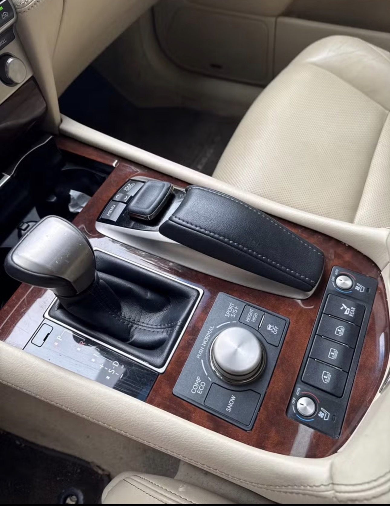 Used 2015 Lexus LS 460 w/ Ultra Luxury Package RWD image 9