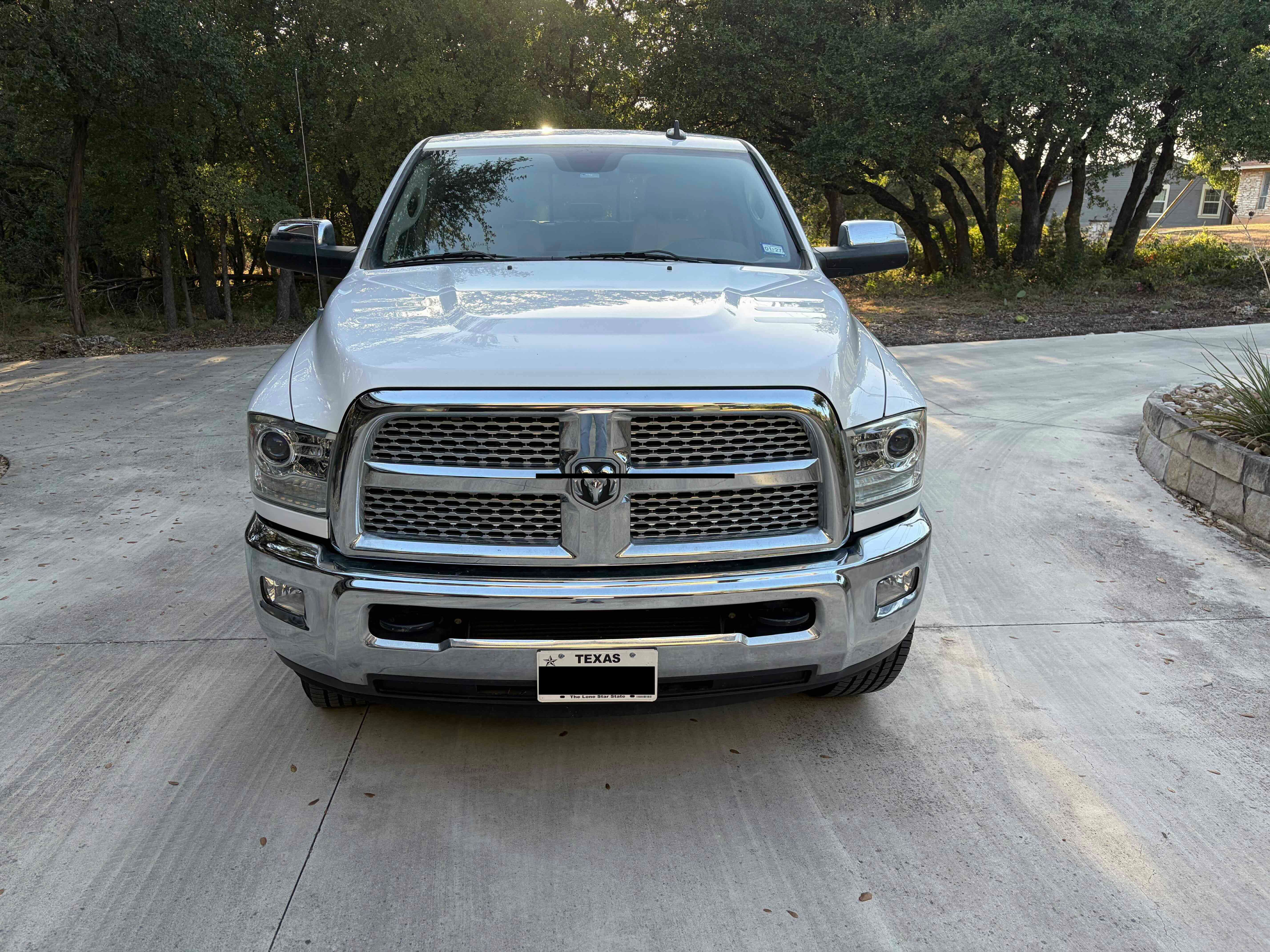 Used 2014 RAM 2500 Laramie AWD/4WD image 2