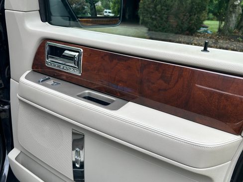 Used 2013 Lincoln Navigator 4WD w/ HD Trailer Tow Pkg image 25