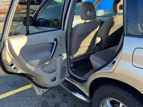 Used 2003 Toyota RAV4 2WD image 8