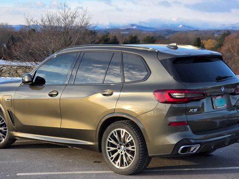 Used 2022 BMW X5 xDrive45e w/ M Sport Package image 1