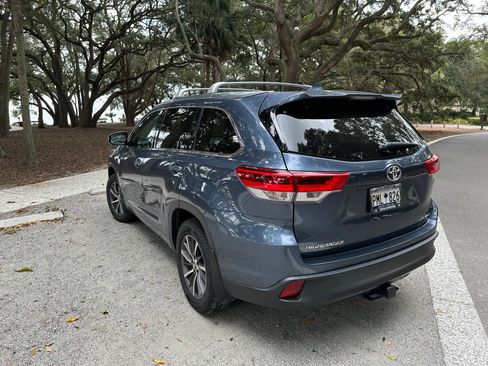 Used 2017 Toyota Highlander XLE image 1