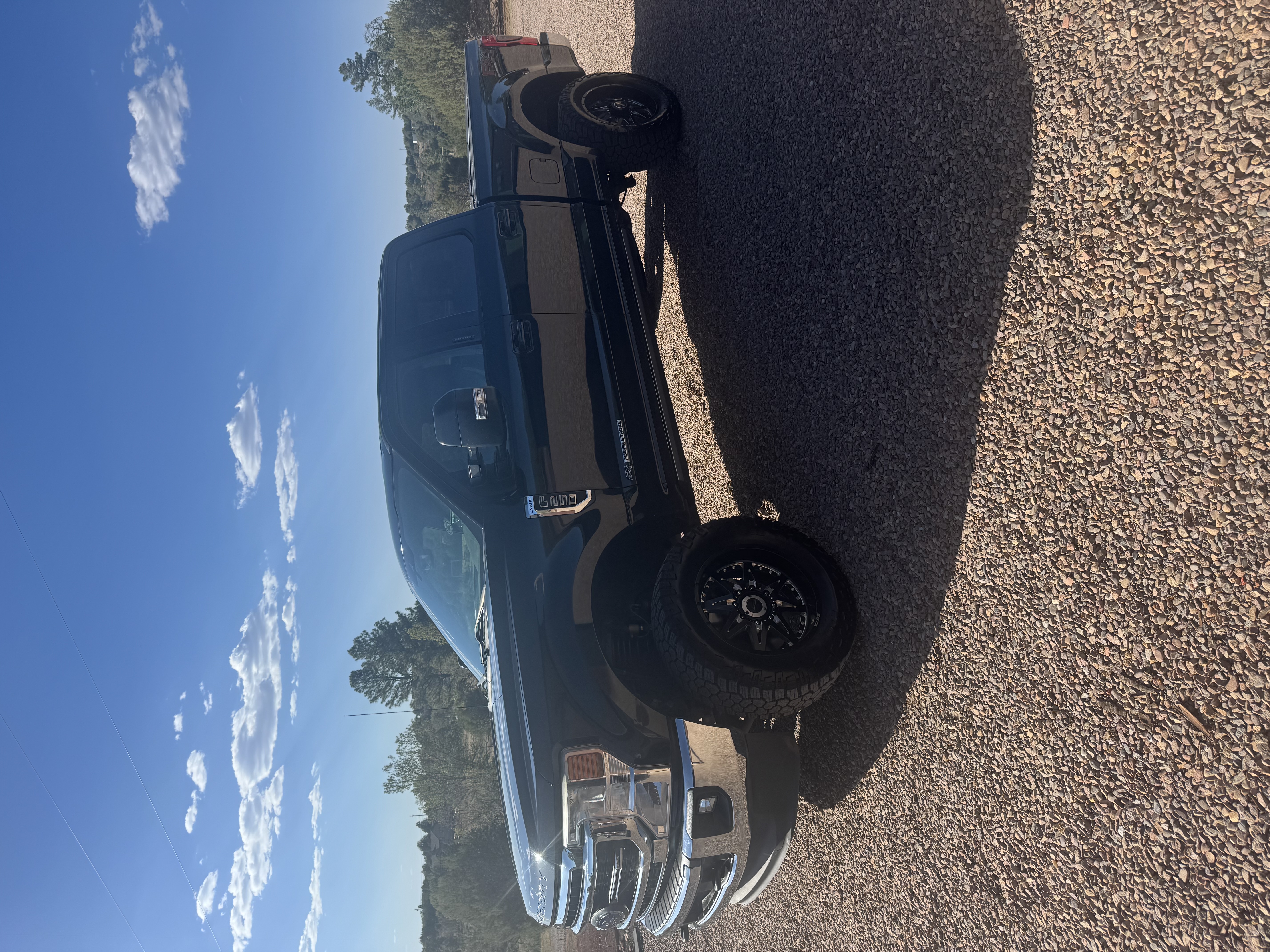 Used 2020 Ford F250 Lariat w/ Lariat Ultimate Package AWD/4WD image 2