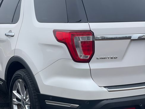 Used 2019 Ford Explorer Limited w/ Ford Safe & Smart Package image 2