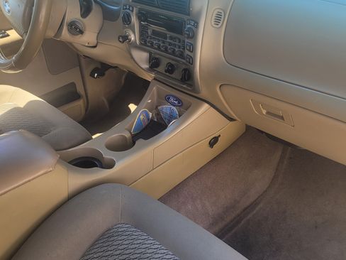 Used 2003 Ford Explorer image 12