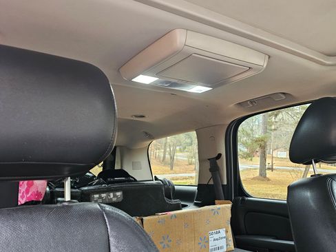 Used 2013 Chevrolet Tahoe LTZ image 9