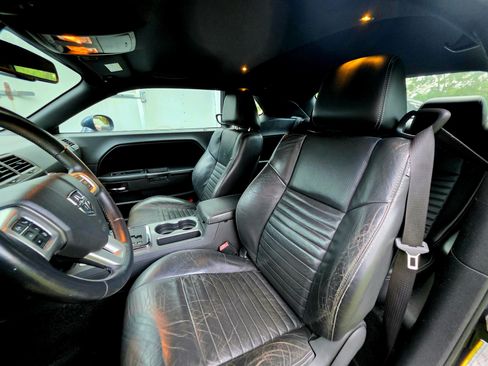 Used 2012 Dodge Challenger R/T RWD image 8