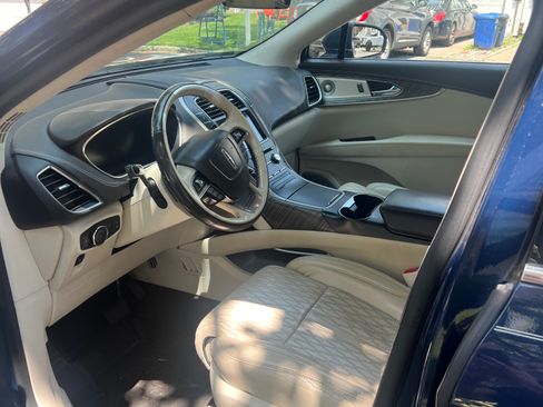 Used 2019 Lincoln Nautilus Black Label AWD/4WD image 2