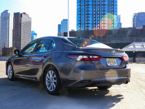 Used 2021 Toyota Camry LE image 2