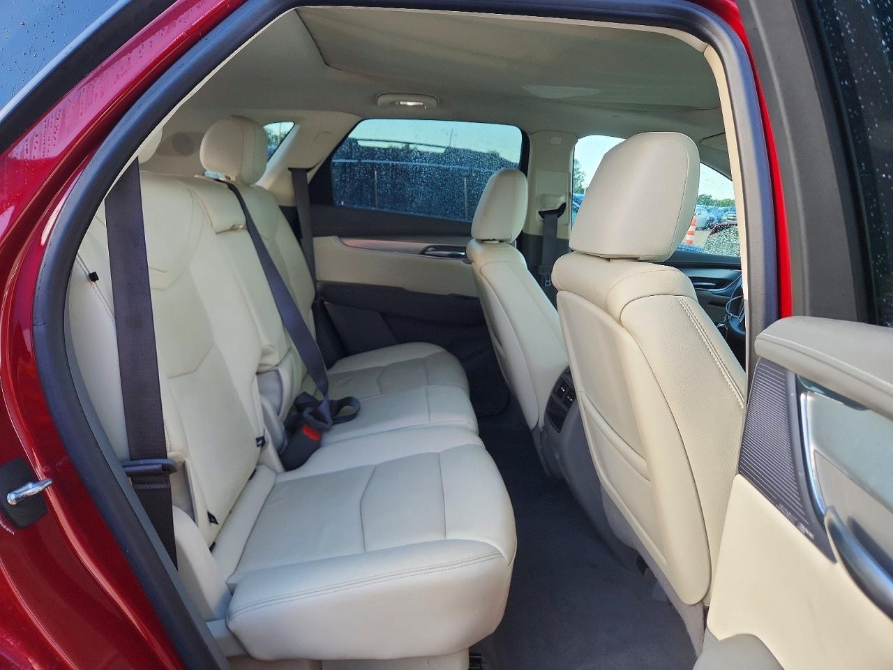 Used 2020 Cadillac XT5 Premium Luxury AWD/4WD image 4