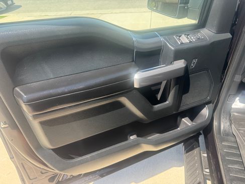 Used 2019 Ford F150 XLT w/ Equipment Group 302A Luxury AWD/4WD image 10