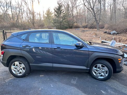 Used 2024 Hyundai Kona SE image 2