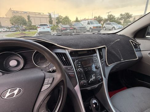 Used 2011 Hyundai Sonata GLS image 6