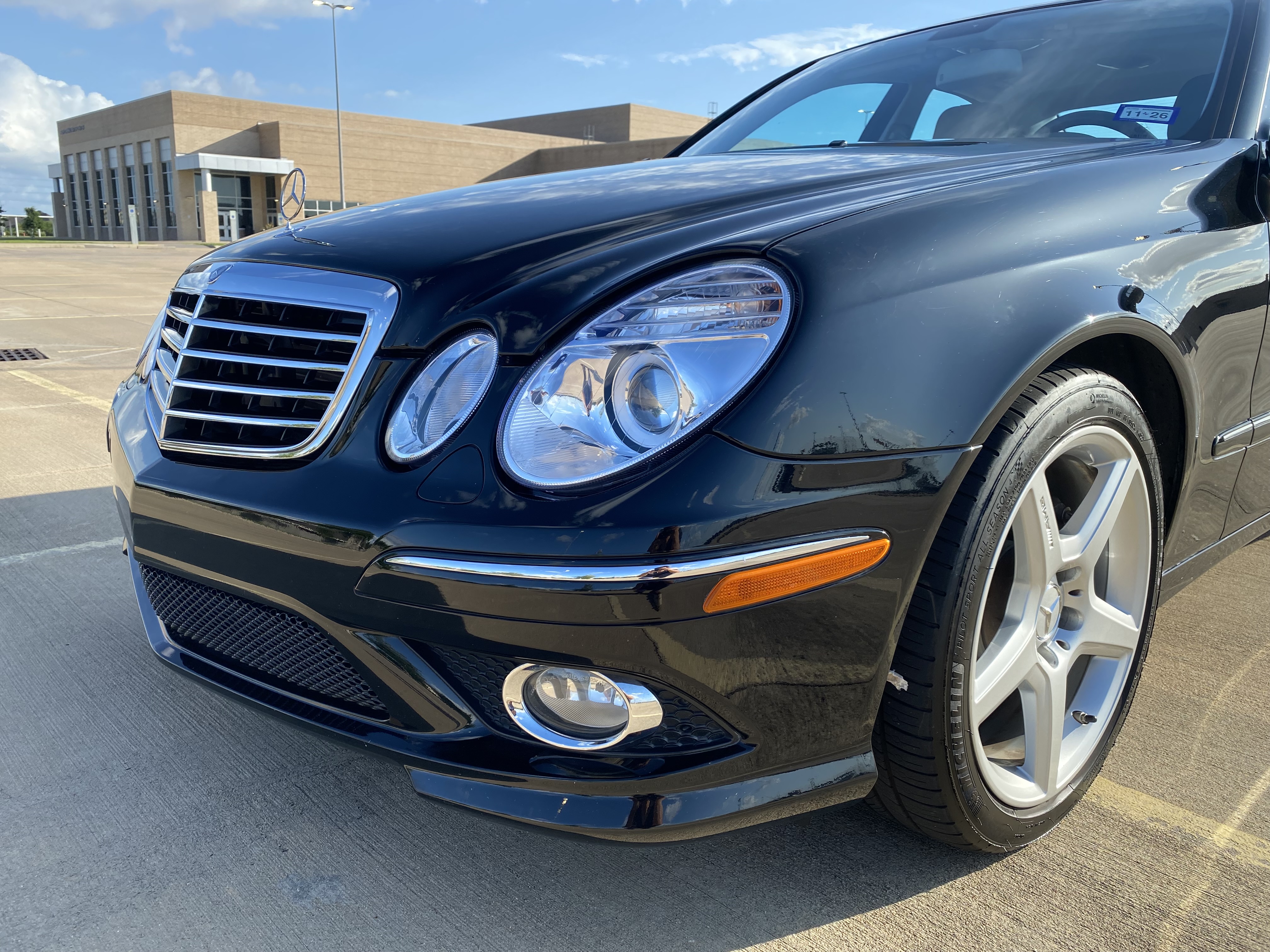 Used 2009 Mercedes-Benz E 550 Sedan image 2