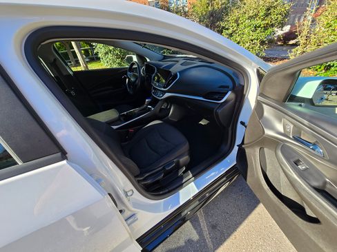 Used 2017 Chevrolet Volt LT image 32