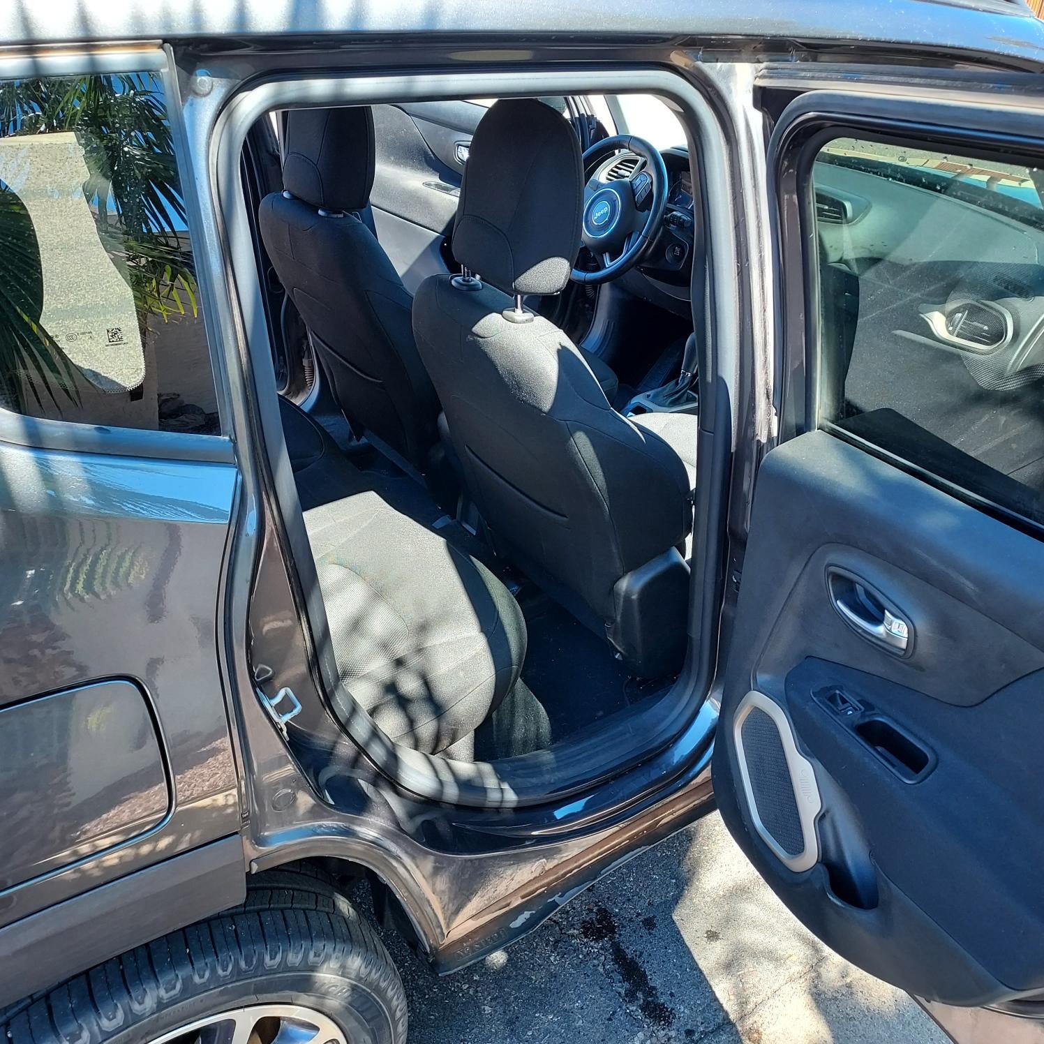 Used 2016 Jeep Renegade Latitude AWD/4WD image 4