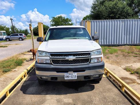 Used 2005 Chevrolet Silverado 2500 LS w/ Heavy-Duty Power Package RWD image 1