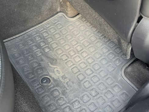 Used 2015 Kia Soul ! FWD image 23