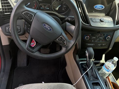 Used 2018 Ford Escape SE w/ SE Sync 3 Package FWD image 10
