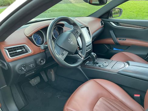 Used 2017 Maserati Ghibli w/ Luxury Package image 10