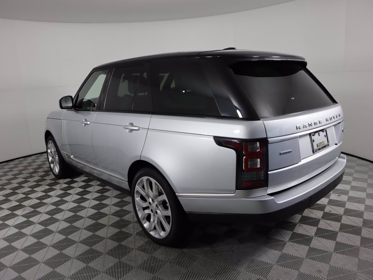 Used 2015 Land Rover Range Rover Supercharged AWD/4WD image 4
