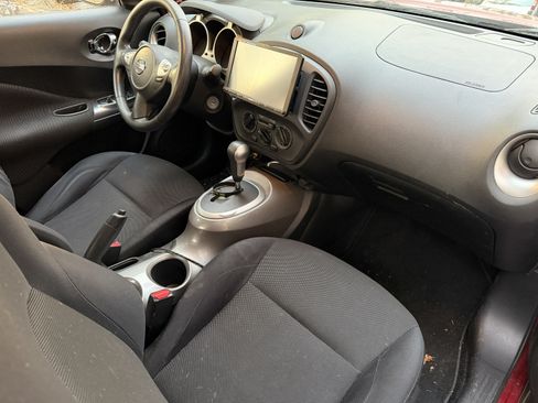 Used 2011 Nissan Juke S image 8