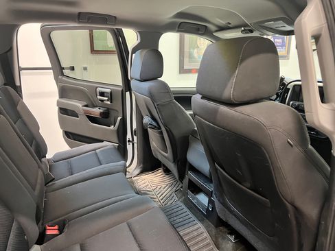 Used 2015 GMC Sierra 2500 SLE w/ Suspension Package, Off-Road image 10