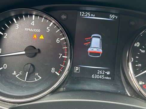 Used 2017 Nissan Rogue SV w/ SV Premium Package image 16