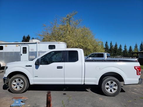 Used 2016 Ford F150 XLT image 12