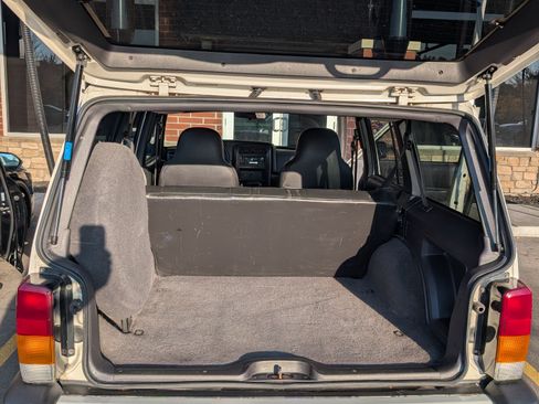 Used 2001 Jeep Cherokee Sport image 9