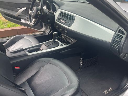 Used 2006 BMW Z4 3.0i RWD image 31