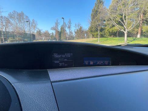 Used 2013 MAZDA MAZDA3 i Grand Touring w/ Tech Pkg image 8