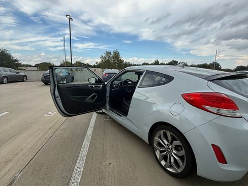 Used 2015 Hyundai Veloster RE:FLEX Edition image 5