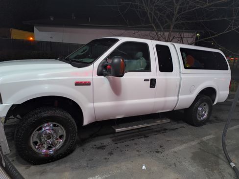 Used 2006 Ford F250 Lariat image 1