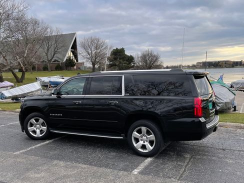 Used 2015 Chevrolet Suburban LTZ image 2