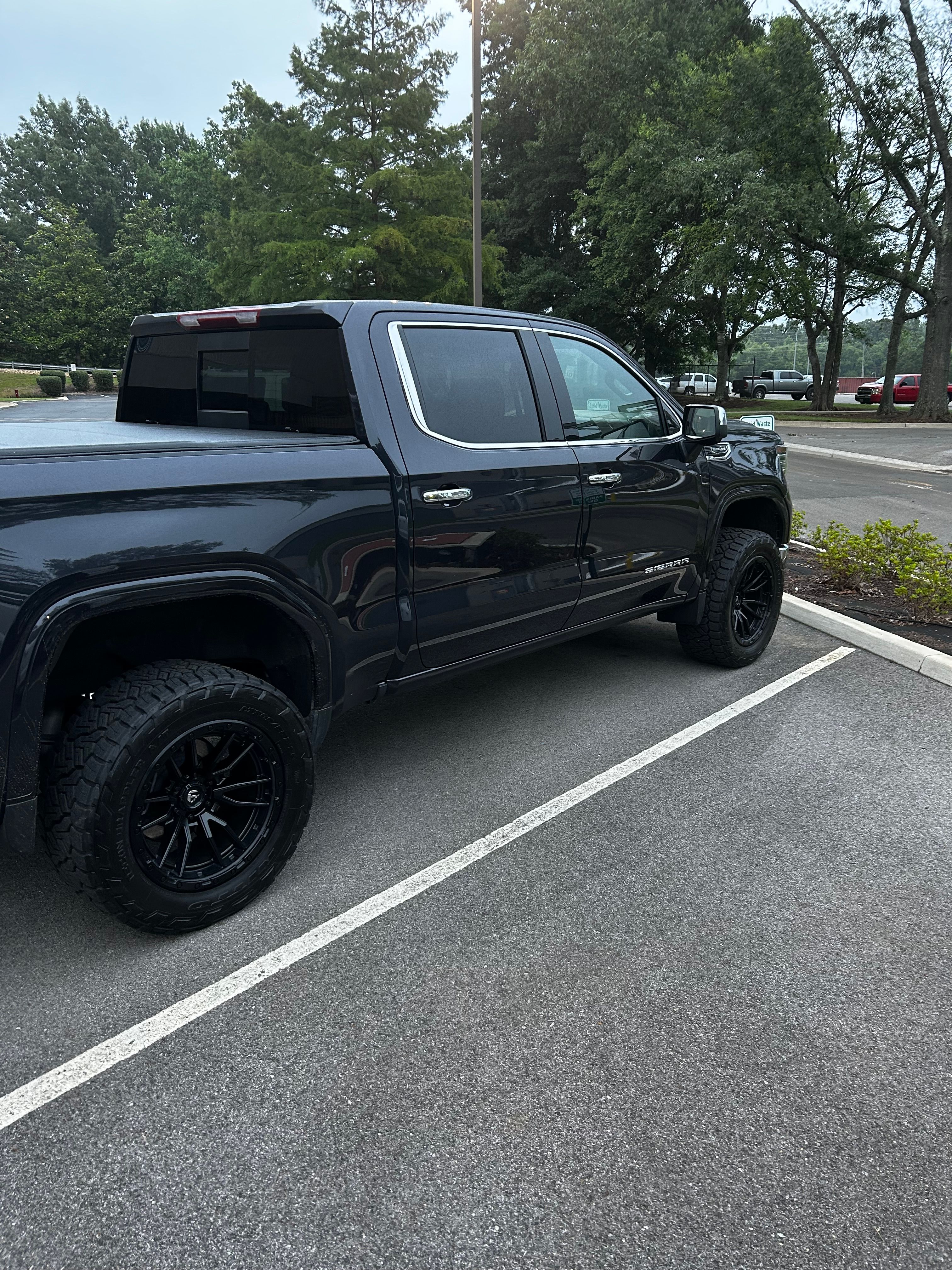 Used 2026 GMC Sierra 1500 SLT w/ SLT Convenience Package AWD/4WD image 9